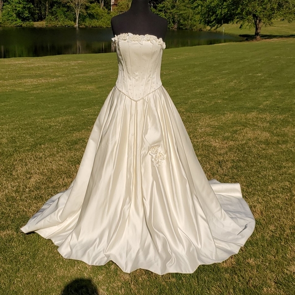 Cosmobella Dresses & Skirts - Cosmobella Beaded Bridal Gown